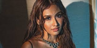 Jasmine Coney's Instagram, Twitter & Facebook