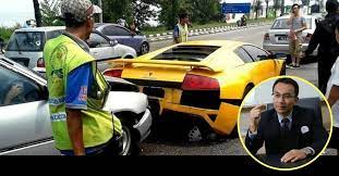 Kemalangan ngeri kereta langgar lori 2012 kereta hyundai kereta hyundai sudah hancuh tak boleh pakai. Apa Perlu Buat Jika Kereta Langgar Belakang Ikut 14 Nasihat Peguam Ini