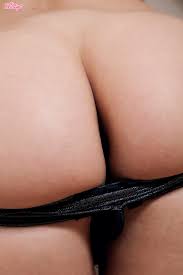 Sarah Peachez: Dirty blonde hottie takes her... - Mobile Porn