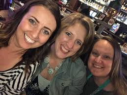 We met the world traveler. Renata Alves at the Pageant. What a Great  sister. 😊🎶🍻 Kathy gave her a guitar pic necklace to take back to  Australia. 🥂🎸🎼