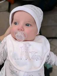 Why look for a therapist when you can afford me 🥰🥰😍