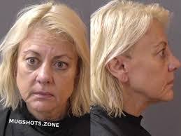 Dawn Hiatt's Instagram, Twitter & Facebook