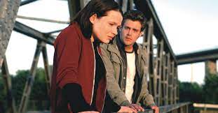 Un film in care solidaritatea umana si prietenia se iau la lupta cu o boala necrutatoare. Eine Andere Liga Film 2004 Trailer Kritik Kino De