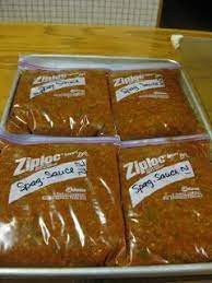 Combine onion, garlic, green pepper and vegetable oil in pan. Bear Country Kitchen Pw S Spaghetti Sauce Pioneer Woman Spaghetti Sauce Pioneer Woman Freezer Meals Freezer Crockpot Meals