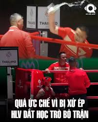 BLV - TỨC GIẬN VÌ HỌC TRÒ BỊ XỬ ÉP! HLV VIỆT NAM NÉM CHAI NƯỚC, DẮT HỌC TRÒ BỎ TRẬN 🔥🥊 Ở hạng cân Muay Thái 48kg, Hoàng Khánh Mai của