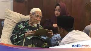 Gus kautsar al falah ploso mojo kediri Mimpi Keponakan Di Malam Sebelum Mbah Moen Wafat