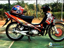 Modifikasi ialah salah satu artenatif yang dapat kalian lakan ketika sudah bosan dengan desain standar motor kalian. Gambar Modifikasi Motor Jupiter Z Warna Hitam