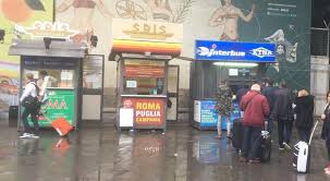 Potete scegliere tra tre parcheggi diversi, di cui due adatti a soste brevi o al massimo di una giornata e uno per lunga sosta. Viaggiatori Lasciati In Aeroporto A Catania Bus Per Ragusa Gia Pieno Scoppia La Protesta Ragusa Oggi