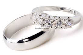 Melayani pembuat cincin kawin dari bahan perak emas dan palladium. Cincin Kawin Muzaffar Sepasang Cincin Kawin Jogja Cincin Kawin Cincin Tunangan Cincin