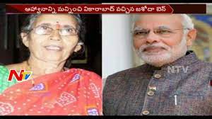 The viral photo claims wing commander abhinandan's wife met prime minister narendra modi. Narendra Modi S Wife Jashodaben Modi Receives Grand Welcome In Vikarabad Ntv Youtube