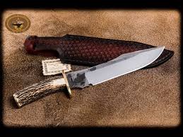 A principios de 1800 era común para los hombres llevar un cuchillo como arma de mano, pero fue en 1830 cuando realmente se popularizaron los cuchillos bowie, cuando un artesano fabricó un cuchillo por encargo para el famoso jim bowie. Bowie Forja En Bruto Con Cabo De Asta Youtube