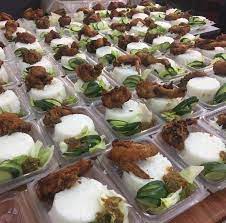 Nasi lemak is a dish originating in malay cuisine that consists of fragrant rice cooked in coconut milk and pandan leaf.it is commonly found in malaysia, where it is considered the national dish. Nasi Lemak Kukus Ayam Goreng Berempah Medan Selera Brinchang Publicaciones Facebook