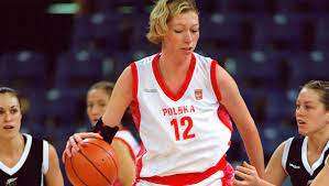 On peut voir la gigantesque margo dydek 2m18 (n°12) cotoyer notamment ses coéquipières asjha jones 1m88 (n°15), katie. Malgorzata Dydek Fiba Wnba Sport Tvp Pl