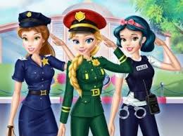 Disney Kizlari Polis Akademisinde Sirayla Giydireceginiz Prenseslerimiz Icin Tum Seceneklerden Bir Secim Yapmali Kesi Disney Kizlari Disney Disney Prensesleri