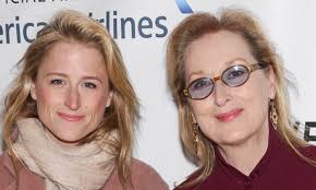 Meryl streep sticks by her daughter mamie during divorce. Meryl Streep S Daughter Mamie Gummer Gives Birth To A Baby Boy Daily Mail Online