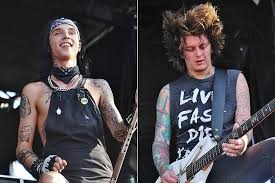 Dadurch können inhalte und anzeigen personalisiert, funktionen für soziale medien angeboten und zugriffe. Asking Alexandria Black Veil Brides Members In New Tv Series