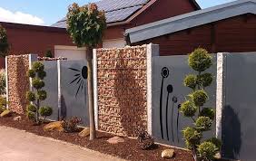 Unsere Motivwande Sehen Nicht Nur Gut Aus Sie Helfen Auch Den Garten Zu Strukturieren Schutzen Vo Moderne Gartenentwurfe Metall Design Sichtschutzwand Garten