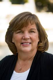 Amy Rueff's Instagram, Twitter & Facebook