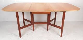 Its neutral aesthetic allows it to blend in with a variety of décor schemes, including modern and traditional. Mid Century Modern Gate Leg Dining Table For Sale At 1stdibs