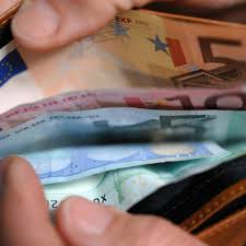 Auch wir als #bank und #finanzdienstleister, haben uns gedanken gemacht, wie wir uns und unsere kunden diesem ziel jeden tag ein stück näherbringen können. Geldgeschenk Vom Chef Wirtschaft