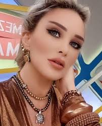 Geçtiğimiz günlerde hastaneye kaldırılan seren serengil, 46 kiloya düştüğünü ve hastalığının dumping sendromu olduğunu açıkladı. Doktoru 46 Kiloya Dusen Seren Serengil In Hastaligini Acikladi Dumping Sendromu Nedir