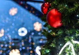 Prime De Noel 2020 Montant Conditions Et Date De Versement Elle Decoration Noel Noel Ampoules De Noel