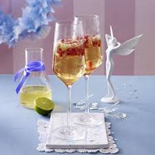 Granatapfel Prosecco Cocktail Mit Holunderblutensirup Und Limettensaft Rezept Lecker Granatapfel Getranke Weihnachten Aperitif Weihnachten