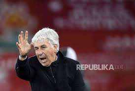 Da gazzetta.it gasperini gomez il papu gomez, ieri in panchina contro la fiorentina, si è sfogato così su vittorio feltri per libero quotidiano gasperini gomez caro papu gomez, noi di libero. Gasperini Dan Papu Gomez Dikabarkan Bentrok Fisik Republika Online