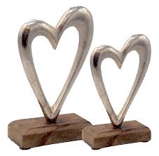 Tischdeko hochzeit und andere anlässe günstig kaufen ★ große auswahl an artikeln wie tischdeko hochzeit: Deko Figuren Herz Auf Holzsockel Aufsteller Tischaufsteller Holz Aluminium Tischdeko Hochzeit 2 Stuck