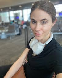 Drop your skincare questions below & I will post the answers to my stories.  Responses are also saved to the Q&A highlight. Friendly reminder, my  content is for educational purposes only &