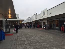 Fortsatt opptil 70% lavere priser enn vanlige klesbutikker, og mer enn 150 merkevarer du kan fornye garderoben din med. Oslo Fashion Outlet Shopping Centres Vestbyveien 155 Vestby Norway Yelp