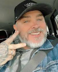 MANY OF Y'ALL CAN'T LEAVE YOUR PHONE ALONE FOR 5 MINUTES! #dwkfv  #reelschallengereelschallenge #ASL #phone