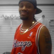 Darian Ross's Instagram, Twitter & Facebook