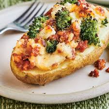 Pommes De Terre Farcies Au Brocoli Et A La Saucisse Ricardo Recipe Food Recipes Confort Food