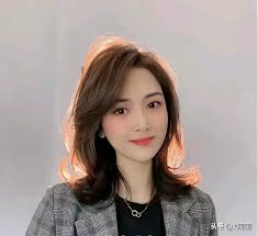 See 40 pictures with long hairstyles for older women below and don`t forget to save the best ideas! 30 Year Old 40 Year Old And 50 Year Old Woman With A Haircut Like This Fashionable And Delicate Inews