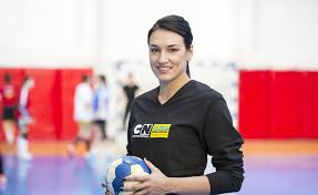 Gabriela szabo, directorul general al lui csm bucureşti, a anunţat că a ajuns la un acord cu handbalista cristina neagu pentru un nou contract, actuala înţelegere urmând. Cristina Neagu Va Juca IncÄƒ Doi Ani La Csm BucureÈ™ti Europa Fm