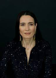 Clotilde armand a lucrat până în anul 2019 în managementul unor mari companii. Clotilde Armand 2019