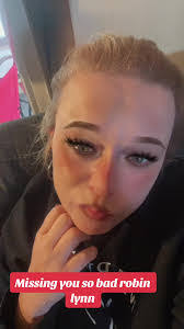 Robin Lynn's Instagram, Twitter & Facebook