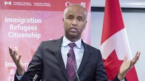 加拿大移民、難民及公民部（英語：immigration, refugees and citizenship canada；法語：immigration, réfugiés et citoyenneté canada），前稱加拿大公民及移民部（英語：citizenship and immigration canada；法語. ä¸ºä¹¡é•‡å'Œåè¿œåœ°åŒºå¸å¼•å'Œç•™ä½ç§»æ°' åŠ æ‹¿å¤§ç§»æ°'éƒ¨é•¿å®£å¸ƒè¯•ç‚¹é¡¹ç›® Rci ä¸­æ–‡