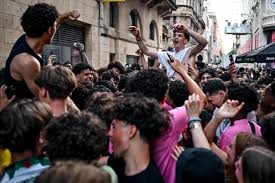 Dans toute la France, la Fête de la musique malgré la canicule : « De toute façon, il fait aussi chaud dans l’appartement où je vis »