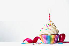 Imagem De Alta Definicao De Uma Vela Vermelha Inserida Em Um Bolo Bolo Creme Branco Manchas De Cor Imagem Png E Psd Para Download Gratuito Happy Birthday Template Happy Birthday Cakes