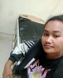 Yung Asawa mo na hindi supportive sa post mo, hindi man lang mag react pero  sa post ng iba. Aba! Pumupuso pa! May comment pa!