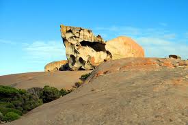These rocks are the remains of an igneous intrusion that has since been weathered down into an array of bizarre boulders, sculpted by wind and rain over the course of many thousands of years. Kurztour Naturwunder Kangaroo Island 2020 2021 Reiseangebot