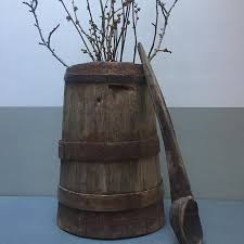In De Shop Oud Tonnetje Cedante Stoerensoberwonen Stoerwonen Oudhout Styling Wabisabi Oudhoutenpot Landelijkwo Wabi Sabi Interieurstyling Oude Spiegels
