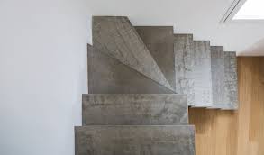 Zu vielen florentiner stufen gibt es zusätzlich eine antislip variante mit r11 für den außenbereich. Die Betontreppe Rauer Charme In Schonstem Purismus