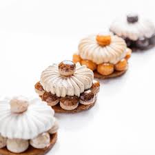 Cedric Grolet On Instagram Les Grand Classiques Vanille Cafe Caramel Chocolat Sainthonore Lemeurice Cedricgro Fancy Desserts Baking And Pastry Mini Pastries