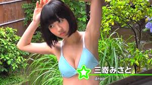 Rei asamizu una de las junior idols mas hermosas y mas famosas en una pequeña entrevista incluida en uno de sus videos. Video Natsu Ichi Official Tokyo Idol Festival X Weekly Playboy Photobook Out Now Japanese Kawaii Idol Music Culture News Tokyo Girls Update