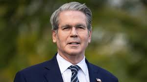 Jim Cantore saves Kerry Sanders during Hurricane Michael, more