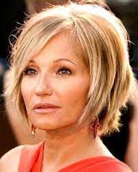 The Wavy Shag Hairstyle Is A Perfect Short Hairstyle For Women With Square Faces Descriptio Haircut For Square Face Square Face Hairstyles Round Face Haircuts