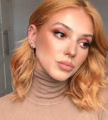 Super Easy Simple Makeup Idea Hair Streaks Ginger Hair Strawberry Blonde Hair